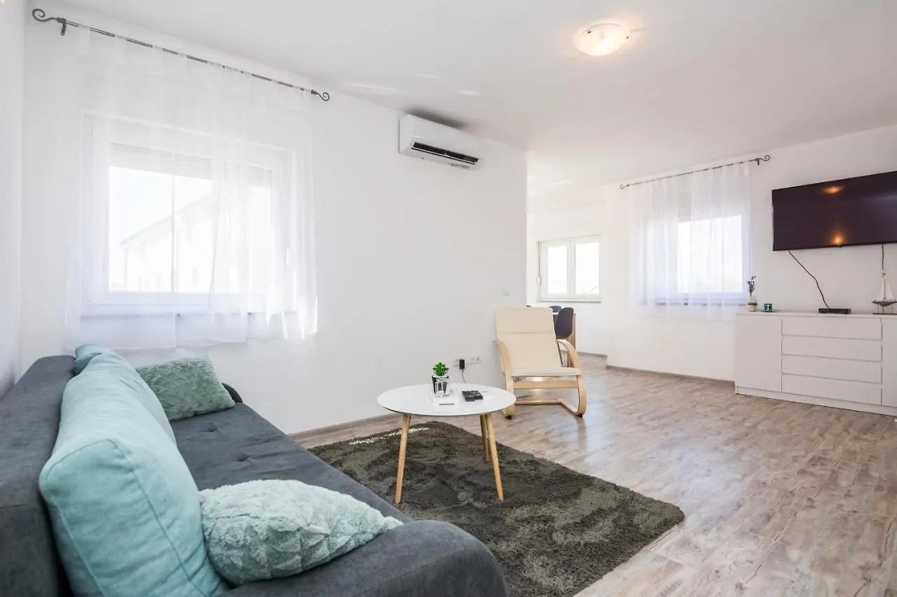 Apartments Krpan Vir 0*,  Croatia