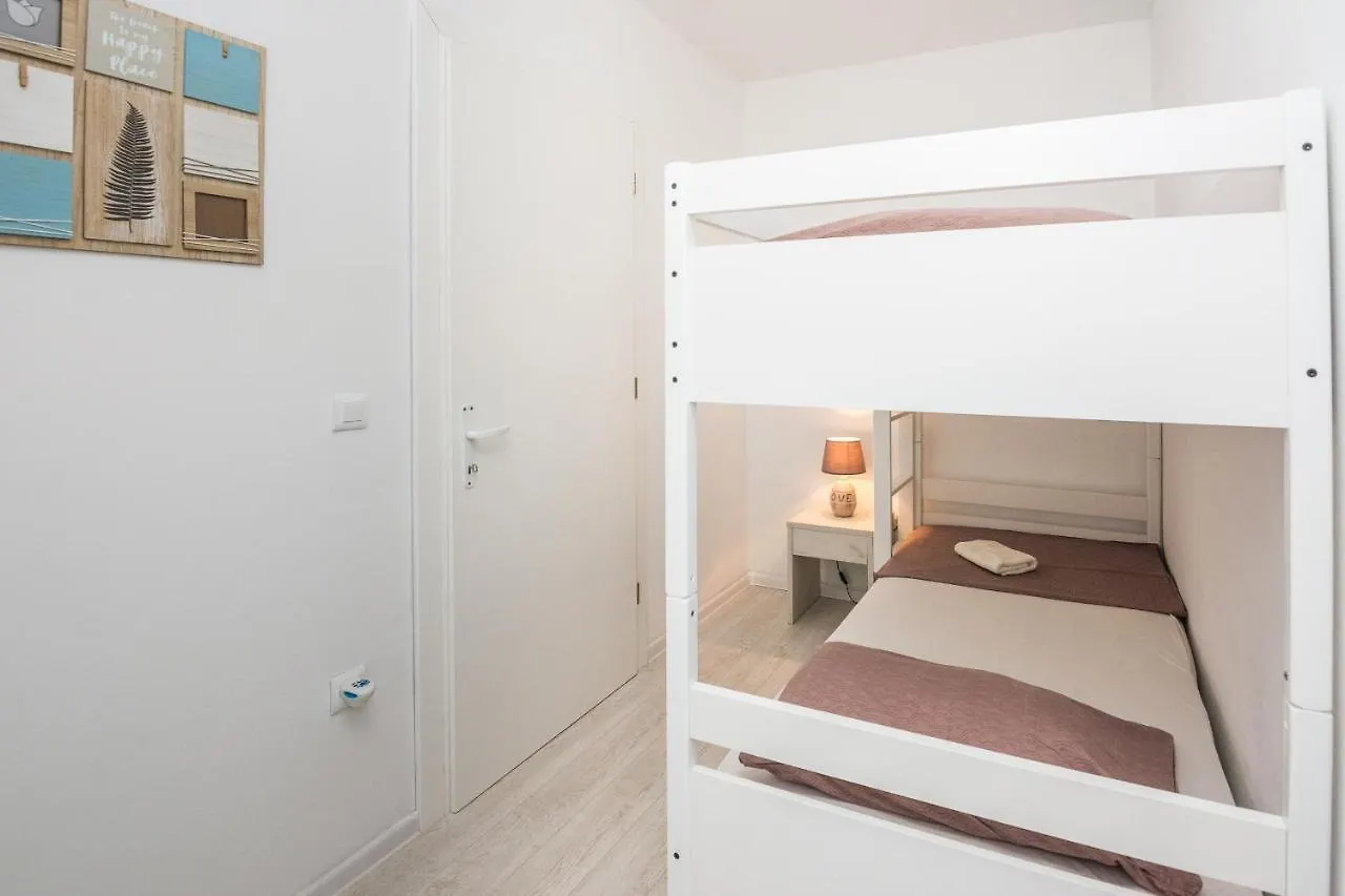 Apartments Krpan Vir 0*,